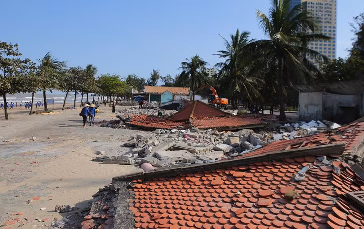 Một dãy kiốt sau khi được giải tỏa