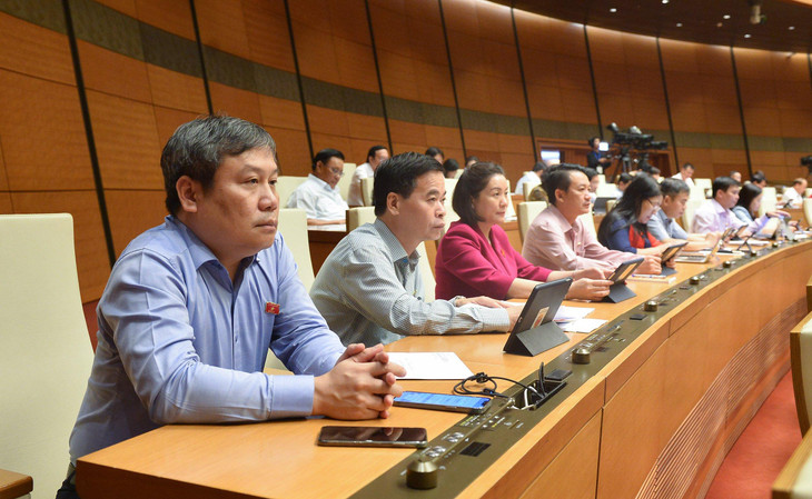 Tại phiên thảo luận đã có 33 đại biểu phát biểu, 1 đại biểu tranh luận.