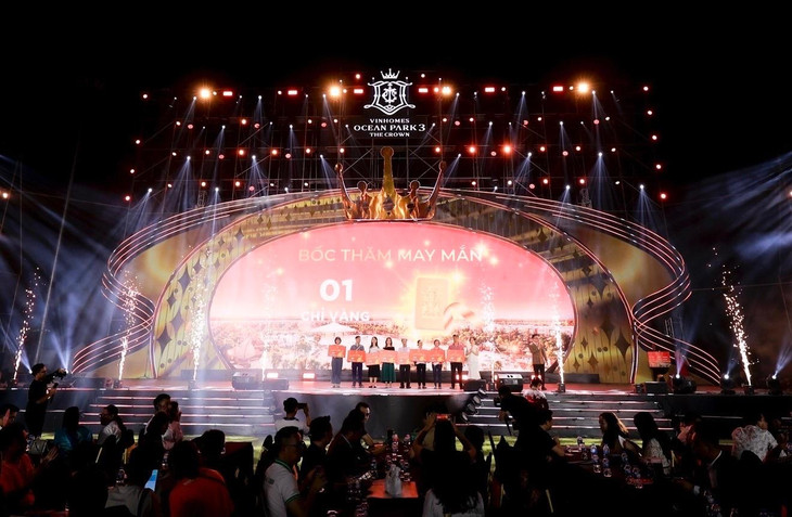 10 khách hàng may mắn rinh giải vàng khi tham gia phiên mở bán phân khu Thời Đại