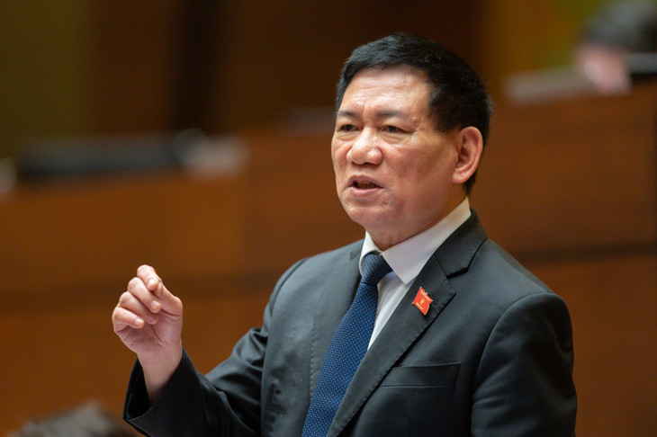 Bộ trưởng Bộ Tài chính Hồ Đức Phớc giải trình vấn đề đại biểu Quốc hội nêu