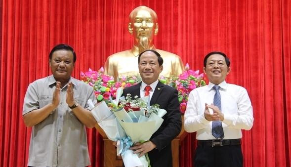 Ông Phạm Anh Tuấn (ở giữa)