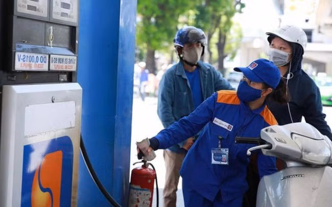 Ngày 11/1, giá xăng được giữ nguyên, dầu giảm mạnh