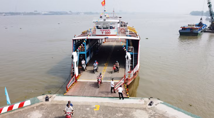 Bến phà tạm Rạch Miễu.