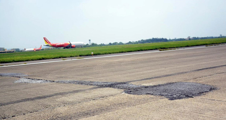 Những hư hỏng đường băng Tân Sơn Nhất và Nội Bài sẽ được khắc phục triệt để. Ảnh: Vietnam+