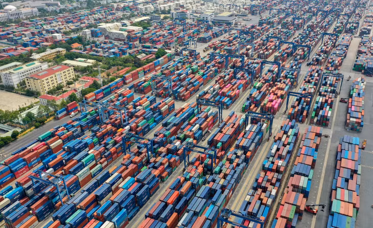 Một góc cảng Cát Lái nhìn từ trên cao