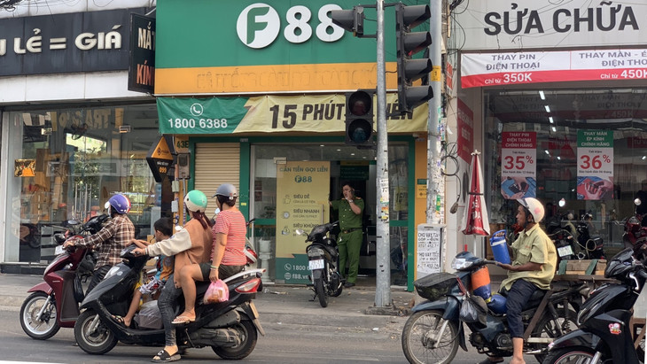 Công an khám xét một địa điểm giao dịch của F88 tại TP.HCM Công an khám xét một địa điểm giao dịch của F88 tại TP.HCM
