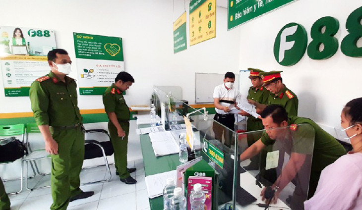 Cảnh sát kiểm tra hành chính chi nhánh của Công ty CP Kinh doanh F88 tại Tiền Giang