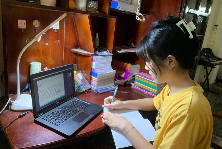 Hơn 72.600 học sinh ở TP.HCM thiếu thiết bị, đường truyền để học trực tuyến