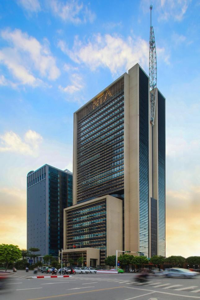 Tọa lạc trên đường Dương Đình Nghệ (quận Cầu Giấy) là tòa nhà văn phòng cao 121,3 m, 28 tầng, 4 tầng hầm, tổng diện tích đất xây dựng 11.373 m2, kết hợp với hệ thống hạ tầng kỹ thuật, vườn hoa cây xanh đồng bộ. Đây là trụ sở của Cục Viễn thông thuộc Bộ Thông tin và Truyền thông. Tọa lạc trên đường Dương Đình Nghệ (quận Cầu Giấy) là tòa nhà văn phòng cao 121,3 m, 28 tầng, 4 tầng hầm, tổng diện tích đất xây dựng 11.373 m2, kết hợp với hệ thống hạ tầng kỹ thuật, vườn hoa cây xanh đồng bộ. Đây là trụ sở của Cục Viễn thông thuộc Bộ Thông tin và Truyền thông.