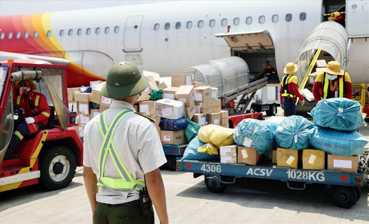 Sân bay Nội Bài có trên 20 doanh nghiệp cung cấp dịch vụ hàng không; 55 hãng hàng không Việt Nam và nước ngoài đang khai thác Sân bay Nội Bài có trên 20 doanh nghiệp cung cấp dịch vụ hàng không; 55 hãng hàng không Việt Nam và nước ngoài đang khai thác