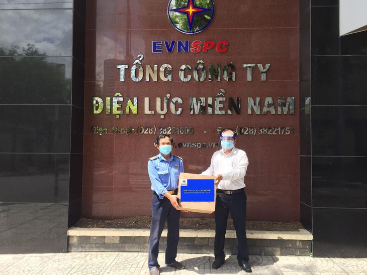 Sáng ngày 3/9, toàn bộ số vật tư y tế được bàn giao tại trụ sở Tổng Công ty Điện lực Thành phố Hồ Chí Minh và trụ sở Tổng Công ty Điện lực miền Nam
