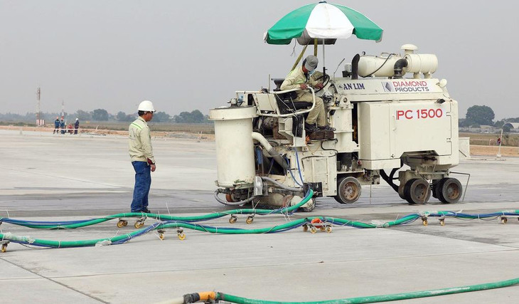 Thi công đường băng 1B Nội Bài