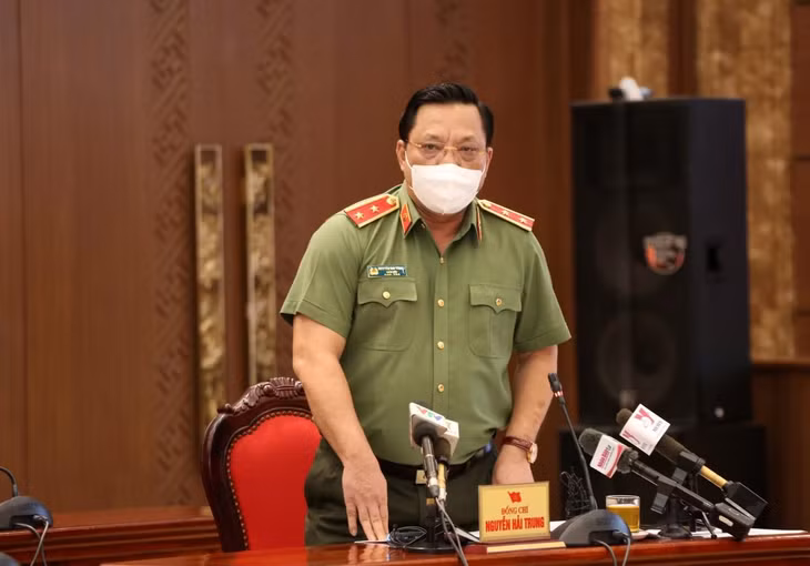 Trung tướng Nguyễn Hải Trung, Giám đốc Công an thành phố Hà Nội cung cấp thông tin tại cuộc họp báo.