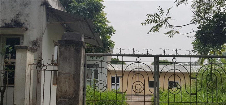 Một số công trình nằm trên đất thuộc Nông trường Quỳnh Sơn sau khi bàn giao cho Trung tâm Nghiên cứu dê và thỏ Sơn Tây cũng bỏ hoang cho cỏ dại mọc