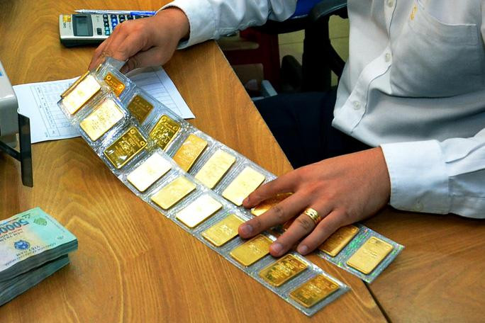 Giá vàng miếng SJC tăng 1,6 triệu đồng mỗi lượng trong ngày cuối tuần
