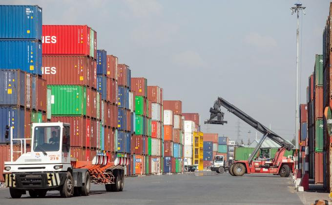 Bốc dỡ, vận chuyển hàng hóa tại cảng Cát Lái, TP HCM Bốc dỡ, vận chuyển hàng hóa tại cảng Cát Lái, TP HCM