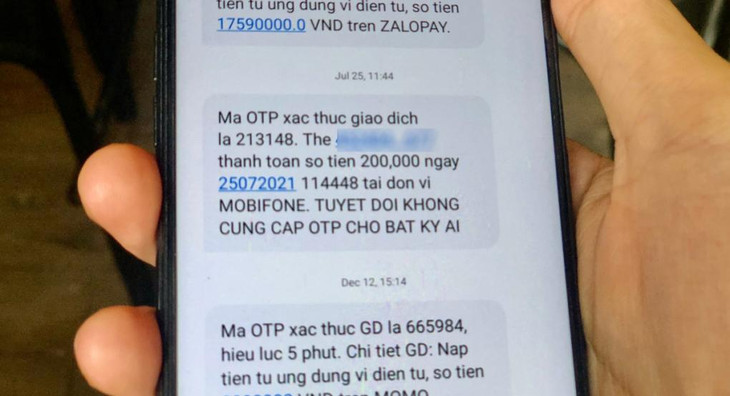 Khách hàng nhận tin nhắn báo mã OTP Khách hàng nhận tin nhắn báo mã OTP