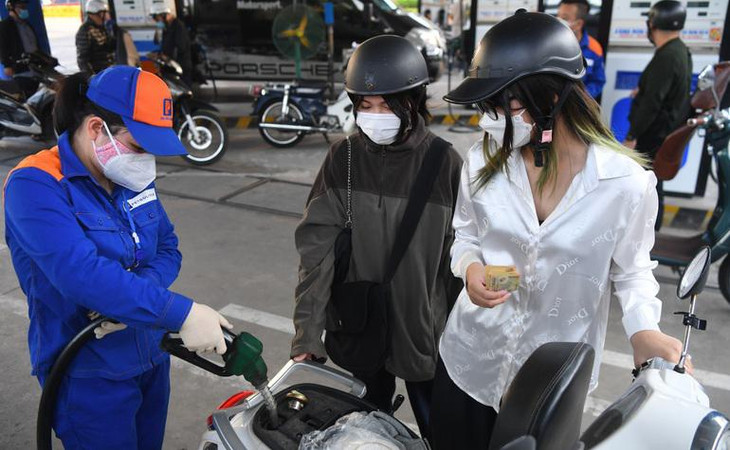 Giá xăng tăng lên gần 27.000 đồng/lít tại kỳ điều chỉnh ngày 1/3 Giá xăng tăng lên gần 27.000 đồng/lít tại kỳ điều chỉnh ngày 1/3