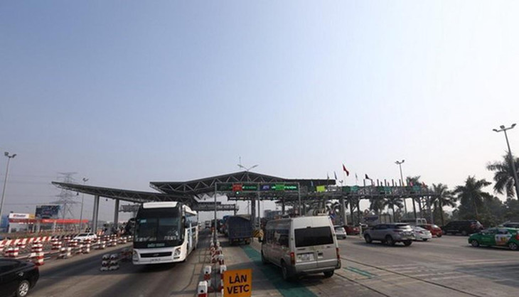 Tổng cục Đường bộ Việt Nam yêu cầu xử lý nghiêm xe ôtô đi sai làn thu phí không dừng