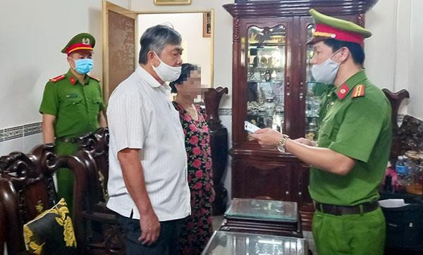 Đầu tháng 6/2021, Cơ quan Cảnh sát điều tra Công an tỉnh Phú Yên đã tống đạt quyết định khởi tố bị can và thực hiện lệnh bắt tạm giam ông Nguyễn Chí Hiến