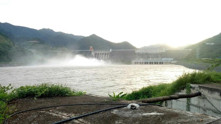 Hồ Thủy điện Sơn La phải mở một cửa xả đáy vào chiều 11/6 Hồ Thủy điện Sơn La phải mở một cửa xả đáy vào chiều 11/6