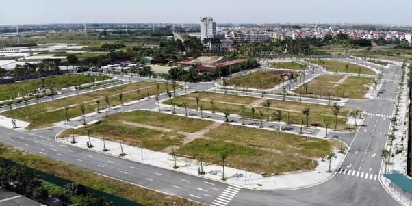 Theo quy định mới của UBND TP Hà Nội, kể từ ngày 13/6, người tham gia đấu giá đất phải nộp tiền đặt trước bằng 20% giá khởi điểm của tài sản đấu giá. Theo quy định mới của UBND TP Hà Nội, kể từ ngày 13/6, người tham gia đấu giá đất phải nộp tiền đặt trước bằng 20% giá khởi điểm của tài sản đấu giá.