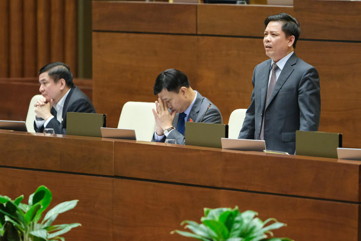 Bộ trưởng Bộ Giao thông vận tải Nguyễn Văn Thể giải trình, làm rõ một số vấn đề đại biểu Quốc hội quan tâm