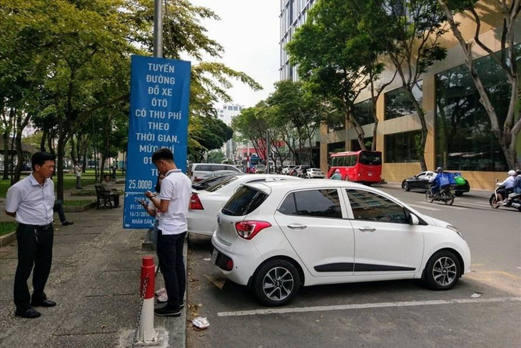 Tuyến đường Lê Lai (Quận 1) thu phí đỗ xe ô tô dưới lòng đường qua ứng dụng My Parking.