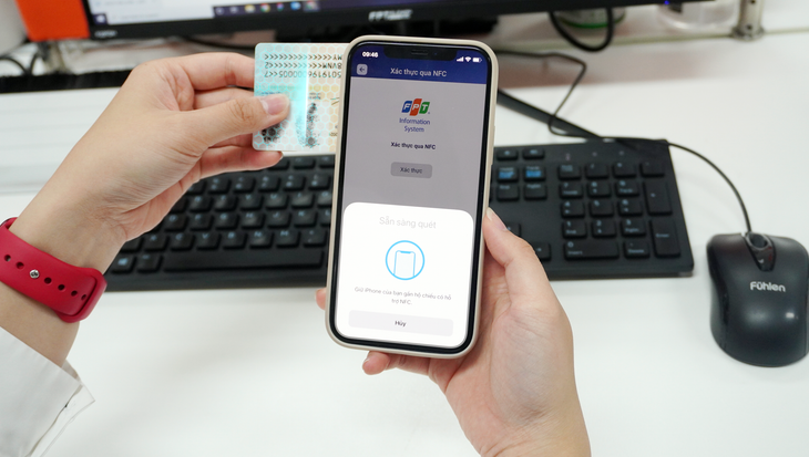 Người dùng có thể tiến hành xác thực với CCCD gắn chip chỉ nhanh chóng qua ứng dụng FPT.IDCheck.