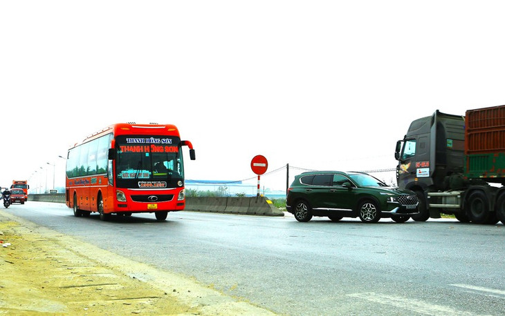 Điểm quay đầu xe Quốc lộ 1A phía Bắc cầu Nguyệt Viên, TP. Thanh Hóa trở thành nỗi ám ảnh của người dân địa phương mỗi khi quay xe để vào Thành phố