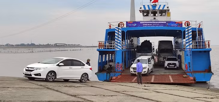 Xe 4 - 7 chỗ, ô tô tải sẽ bị hạn chế qua phà sang đảo Cát Bà