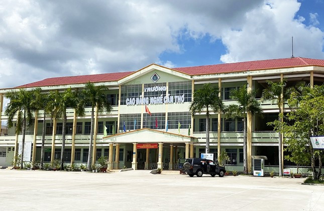 Trường Cao đẳng Nghề Cần Thơ (toạ lạc quận Bình Thuỷ, TP. Cần Thơ).