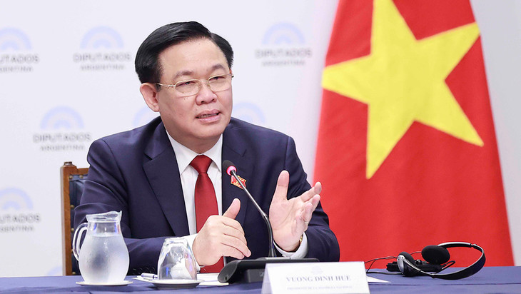 Chủ tịch Quốc hội Vương Đình Huệ phát biểu tại hội đàm. Ảnh: TTXVN