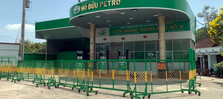 Nhiều cây xăng đóng cửa gây khó khăn cho người dân khi tìm chỗ đổ xăng