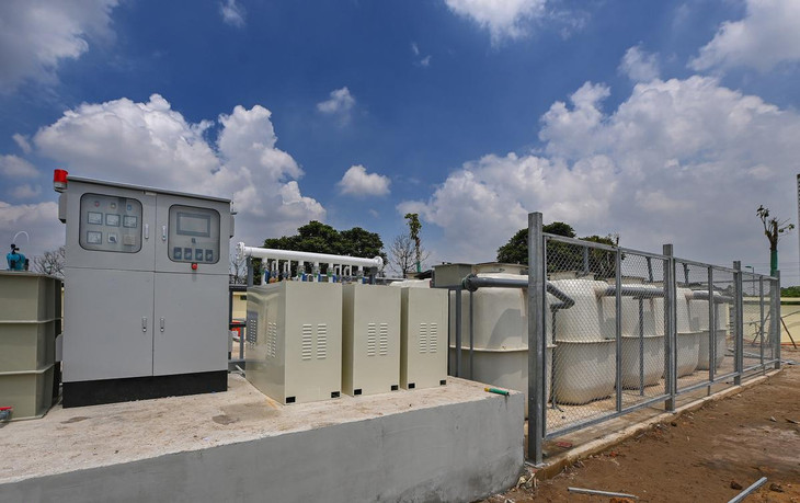 Theo đại diện chủ đầu tư, hệ thống xử lý nước thải của bệnh viện đạt tiêu chuẩn đầu ra ở kênh A theo Tiêu chuẩn kỹ thuật Quốc gia về nước thải y tế. Hệ thống này được vận hành và cảnh báo tự động thông qua smartphone, tránh việc sai số, giảm độc hại cho người vận hành.