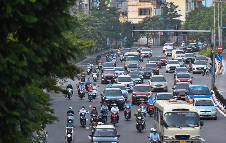 7h15 tại đường Nguyễn Trãi, quận Thanh Xuân. Thời gian gần đây, các chốt kiểm soát cũng xuất hiện ít dần trên nhiều tuyến phố, khu dân cư.