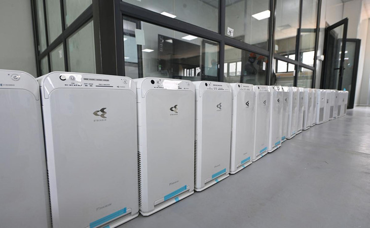 Một hệ thống khác gồm 360 máy lọc không khí chuyên dụng cũng được lắp đặt để phân hủy, ức chế nấm mốc và vô hiệu các loại virus đến 99%.