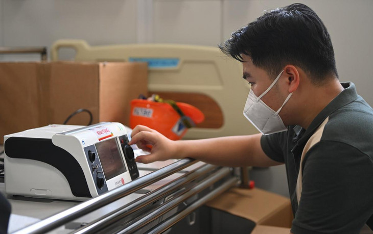 Các máy thở được cung cấp đầy đủ cho mỗi giường bệnh.