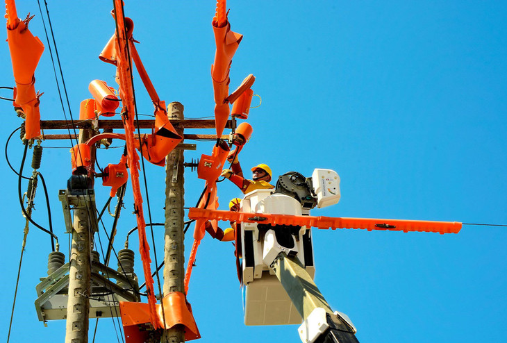 Nhân viên điện lực trực 24/24 để đảm bảo hệ thống điện được vận hành an toàn, ổn định phục vụ dịp lễ 2/9