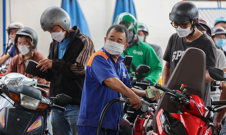 Ngân sách hụt thu gần 20.000 tỷ đồng do giảm thuế môi trường xăng dầu