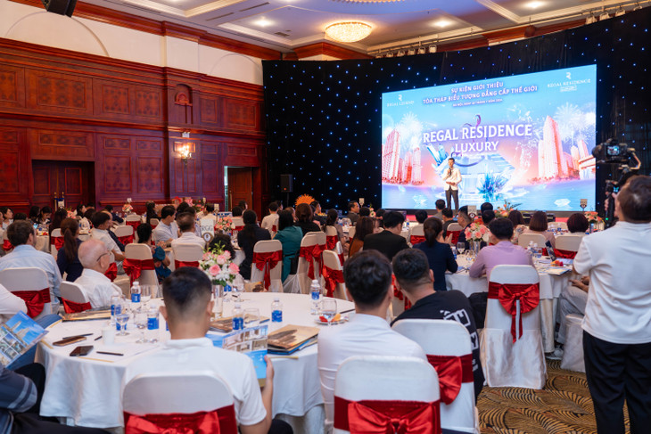 Sự kiện giới thiệu tòa tháp Regal Residence Luxury quy tụ hàng trăm khách hàng, nhà đầu tư kỳ cựu trong phân khúc cao tầng tại thị trường Bất động sản Hà Nội.