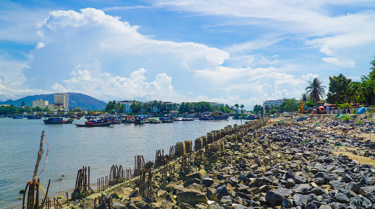 Khu vực kè bắc sông Cái (TP Nha Trang) chậm tiến độ