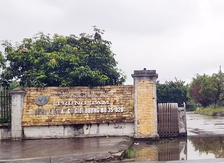 Đến thời điểm này, đã có 2 Phó Giám đốc Trung tâm Đăng kiểm xe cơ giới đường bộ 3502D - Ninh Bình bị khởi tố về tội "Nhận hối lộ"