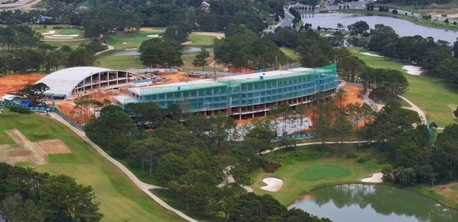 Tòa nhà Câu lạc bộ Golf Đà Lạt tại Đồi Cù dừng thi công