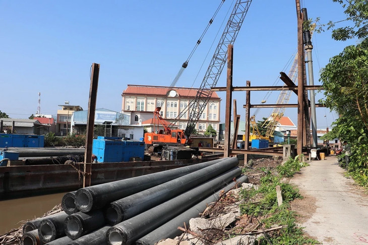 Thiết bị thi công Gói thầu xây lắp phân đoạn 1 thuộc Dự án Đường giao thông hai bên bờ sông Bảo Định