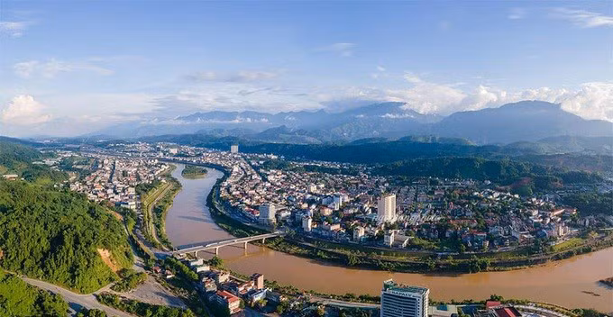 Thành phố Lào Cai đang phát triển theo trục dòng sông Hồng