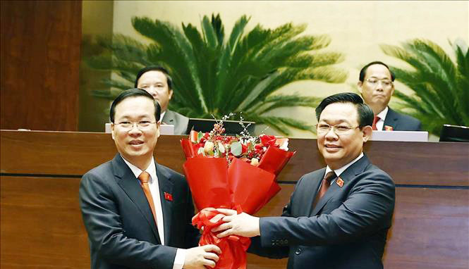 Chủ tịch Quốc hội Vương Đình Huệ chúc mừng Chủ tịch nước Võ Văn Thưởng