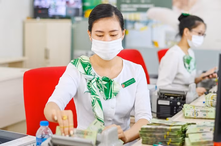 Các ngân hàng đồng loạt giảm lãi suất tiết kiệm