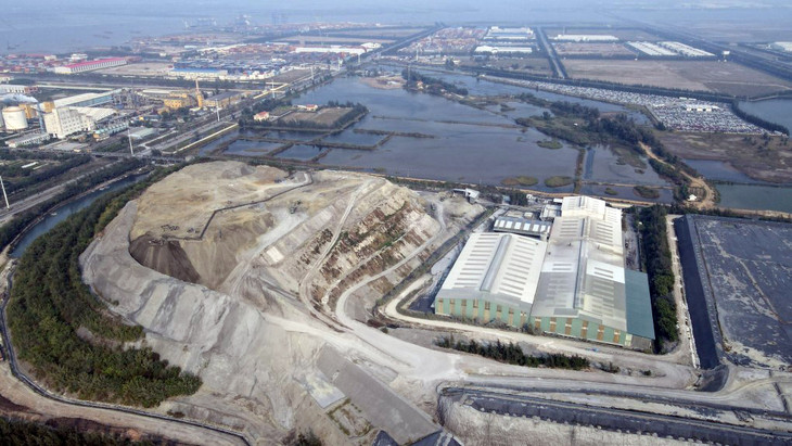 Núi chất thải khổng lồ do hoạt động sản xuất của Công ty CP DAP - Vinachem tạo ra