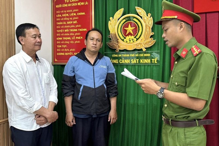 Cơ quan Cảnh sát điều tra Công an TP.HCM thực hiện lệnh bắt tạm giam đối với 2 cán bộ vi phạm